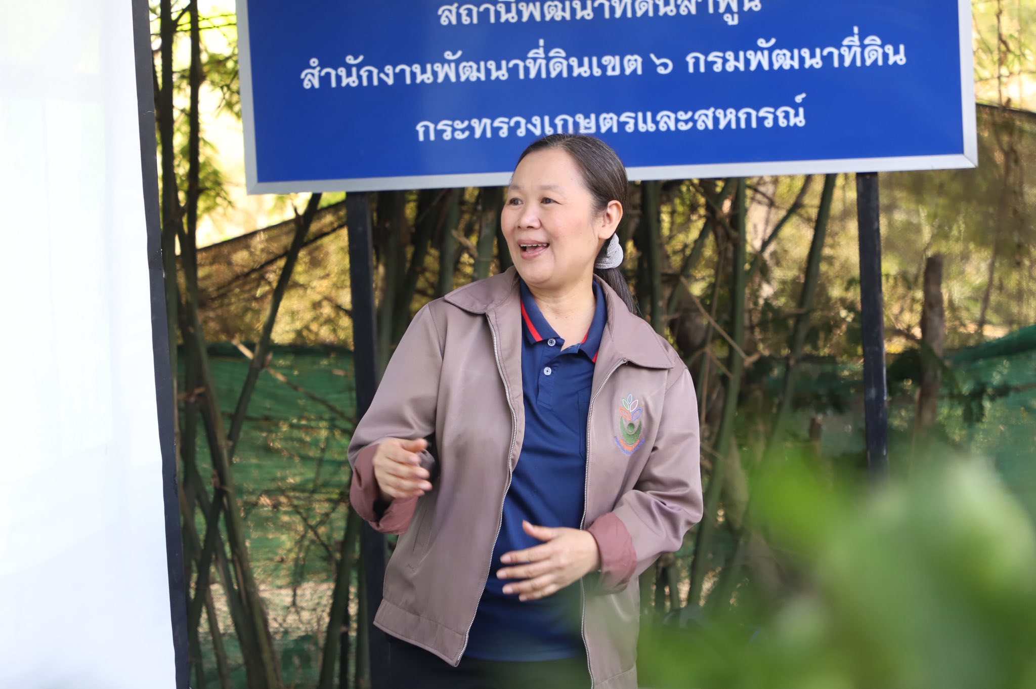 title - ”พลิกโฉมเกษตรกรสู่ผู้ประกอบการ“ ส.ป.ก.ลำพูน โชว์ความสำเร็จเกษตรอินทรีย์ครบวงจร ตั้งแต่แปลงปลูกสู่ตลาดพรีเมียม!!